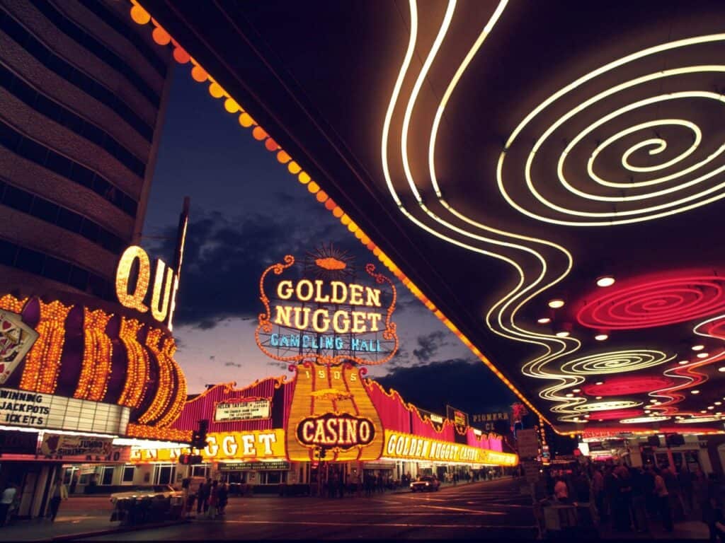 Vår erfaring med Sportuna sine bonuser, funksjoner og odds. Bilde av Golden Nugget i Las Vegas.